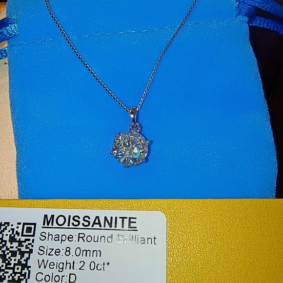 Stunning Silver Crystal Pendant Necklace - Picture 4 of 7